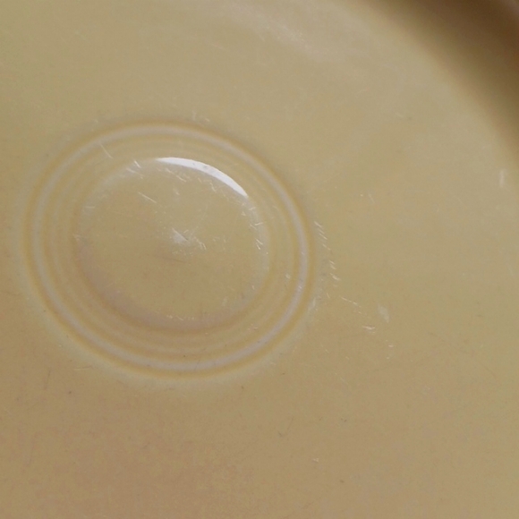 Vintage~Fiesta Ware 2 yellow plates (sunflower 2000) - Picture 4 of 5